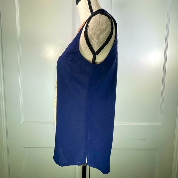 Olive & Oak Sleeveless Hidden Placket Button down Blouse - Picture 5 of 10